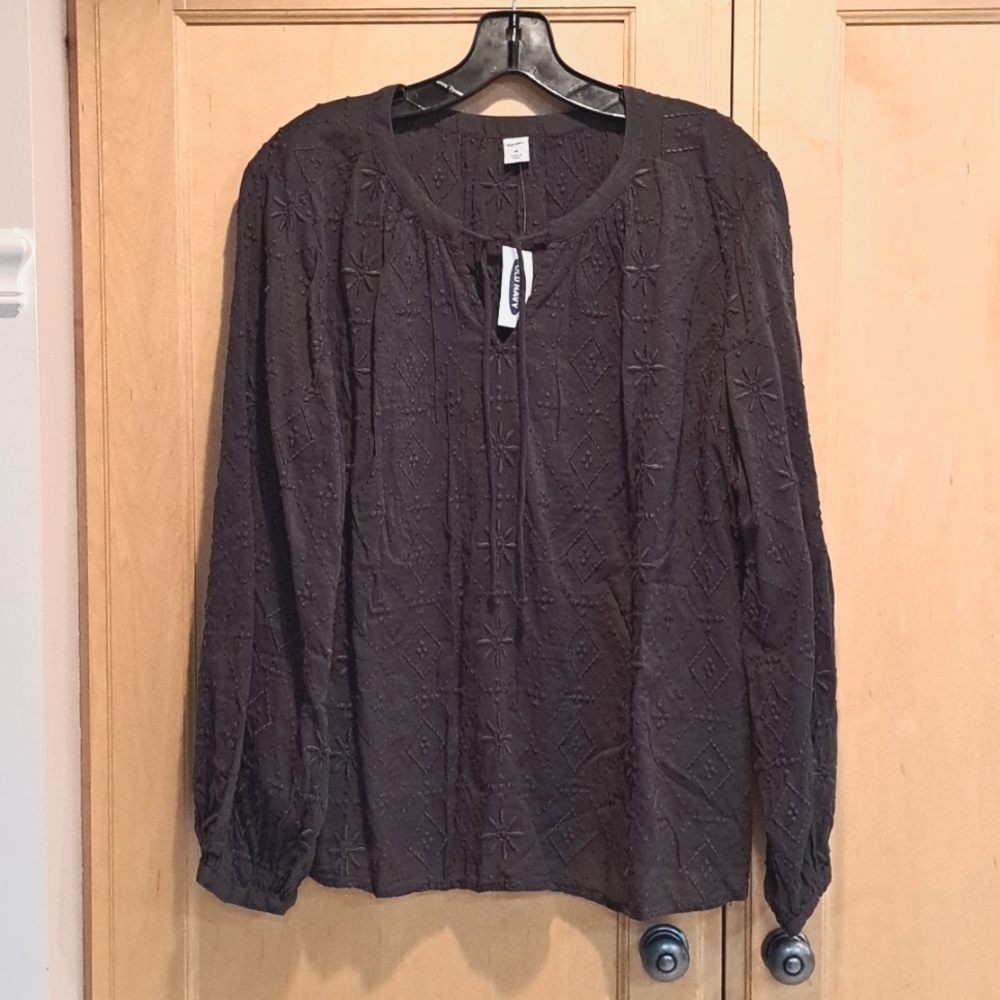 Old Navy embroidered long sleeve women's shirt -Medium